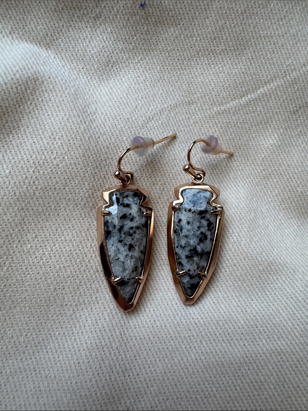 Kendra Scott rose gold Arrowhead Speckled Gray Stone Drop Earrings